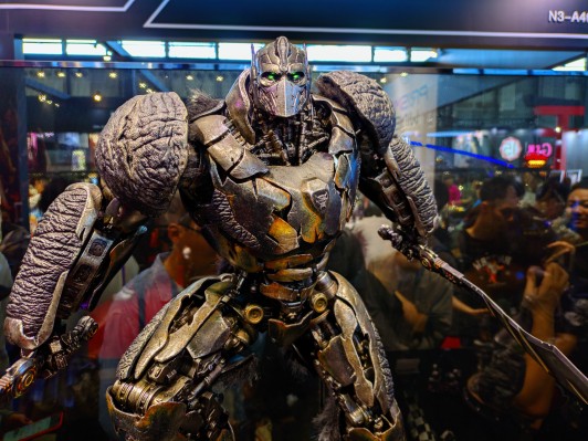 MMTFM-37 变形金刚:超能勇士崛起 擎天圣