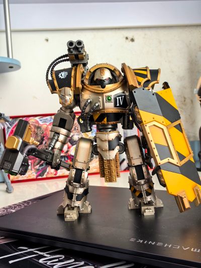 战锤系列 “荷鲁斯之乱” 钢铁勇士 铁环多米塔钢铁级自动战斗机器人 配备卡彻锐型战斗盾和重力破碎锤