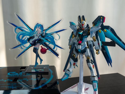 METAL ROBOT魂＜机动战士系列＞强袭自由高达二式 ［初音未来版］