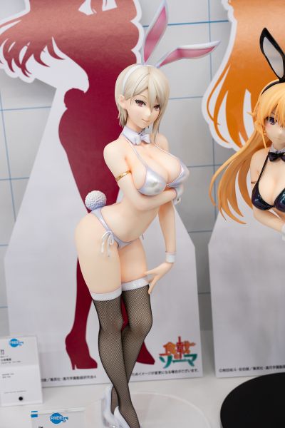 B-style 兔女郎服装计划 索菲亚· F· 希琳 细绳比基尼