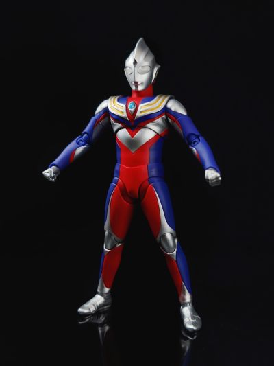 S.H.Figuarts（真骨雕制法）迪迦奥特曼 复合型 -奥特之星版-