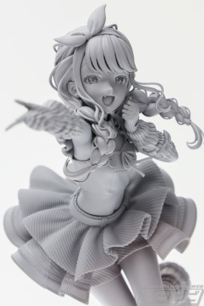 藤田琴音 雨后的鸢尾花