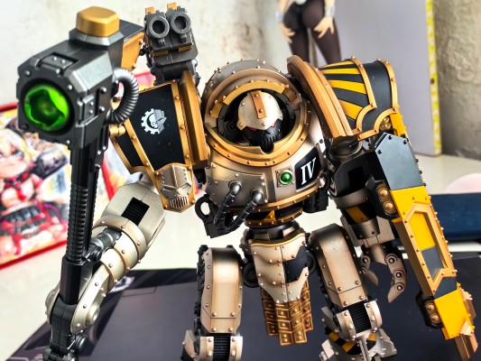 战锤系列 “荷鲁斯之乱” 钢铁勇士 铁环多米塔钢铁级自动战斗机器人 配备卡彻锐型战斗盾和重力破碎锤