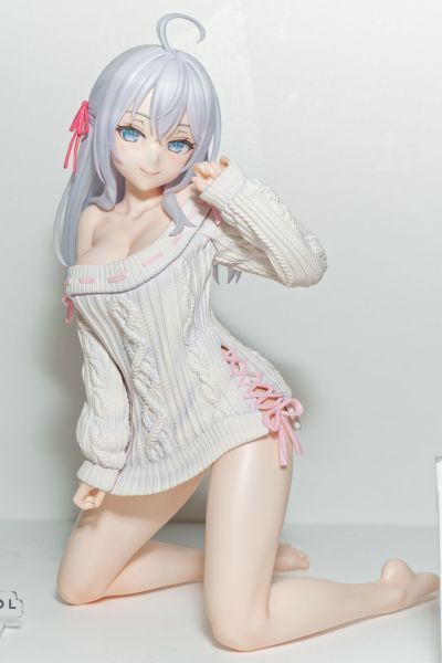 TENITOL 大号压泡面 不时用俄语小声说真心话的邻桌艾莉同学 艾莉 针织衫