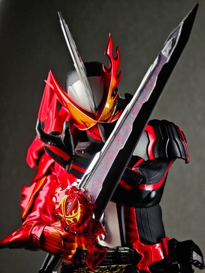 REAL ACTION HEROES 编号788 RAH GENESIS 假面骑士圣刃 勇气之龙