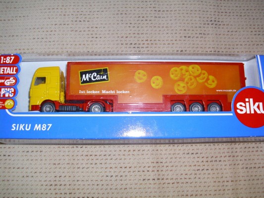 1835 MAN 4×2牵引车+广告半挂拖车