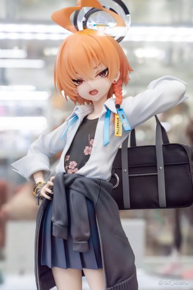 蔚蓝档案 美甘尼禄（校服）