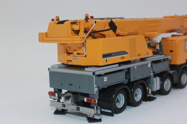 04-1036/1169 利勃海尔ltf1060-4.1卡车起重机 斯堪尼亚底盘（旧版）