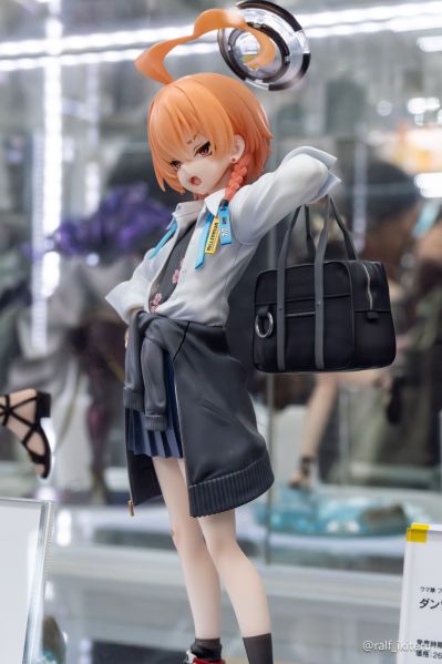 蔚蓝档案 美甘尼禄（校服）