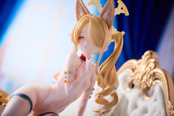 蔚蓝档案 一本好书 百合园圣娅