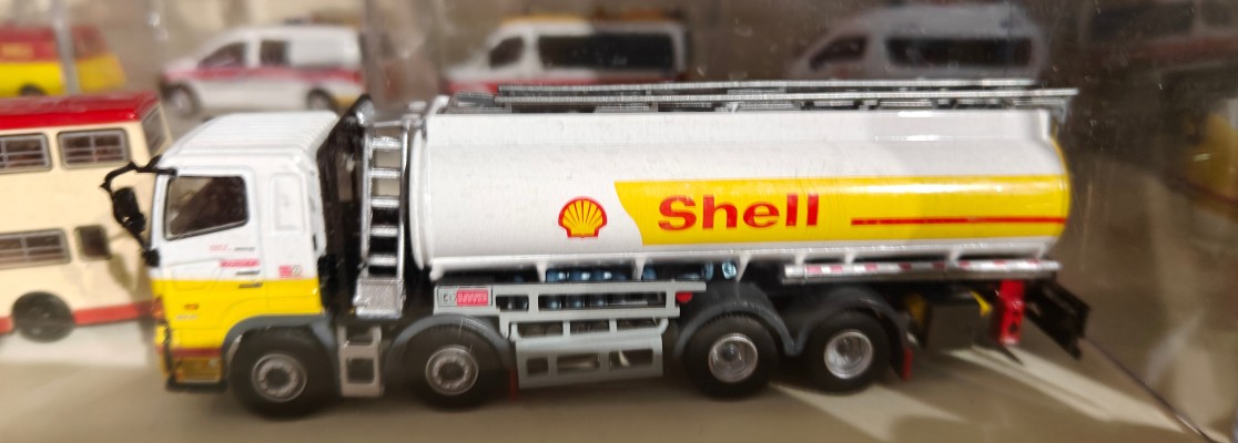 日野700油罐卡车；壳牌石油