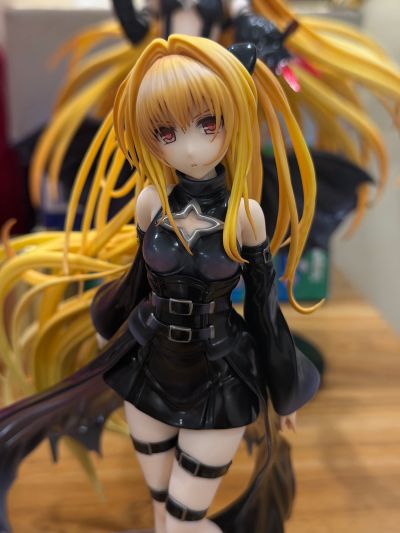 出包王女DARKNESS 「金色暗影」 BLACK TRANS