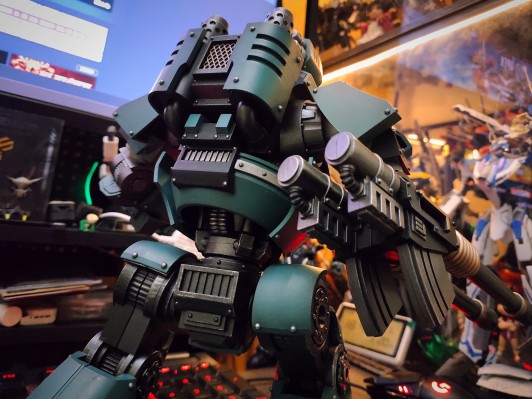 战锤:荷鲁斯叛乱 荷鲁斯之子 装备重力自动炮的蔑视者无畏机甲