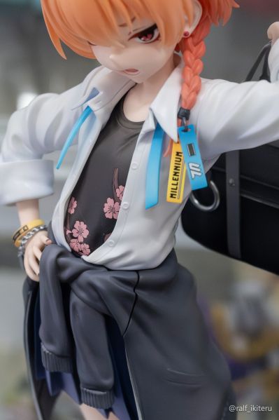 蔚蓝档案 美甘尼禄（校服）