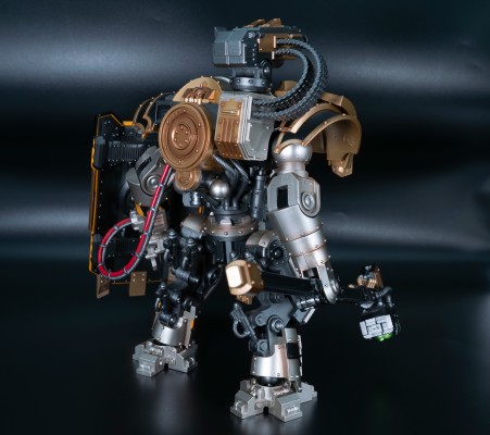 战锤：荷鲁斯之乱 钢铁勇士 铁环多米塔钢铁级自动战斗机器人 配备卡彻锐型战斗盾和重力破碎锤