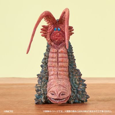 桥本美绪风格的奥特怪兽雕像。03