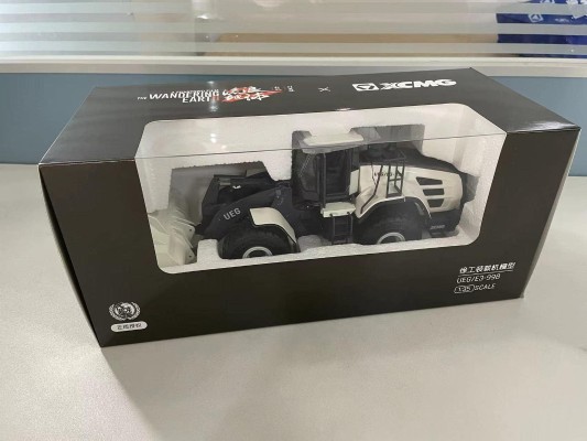 徐工XC998轮式装载机；UEG/E3流浪地球