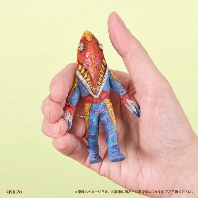 桥本美绪风格的奥特怪兽雕像。03
