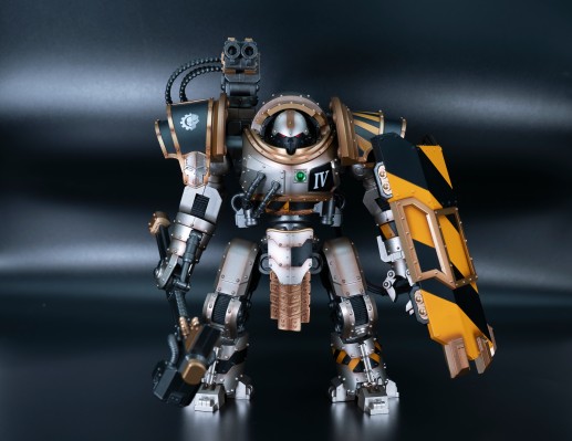 战锤：荷鲁斯之乱 钢铁勇士 铁环多米塔钢铁级自动战斗机器人 配备卡彻锐型战斗盾和重力破碎锤