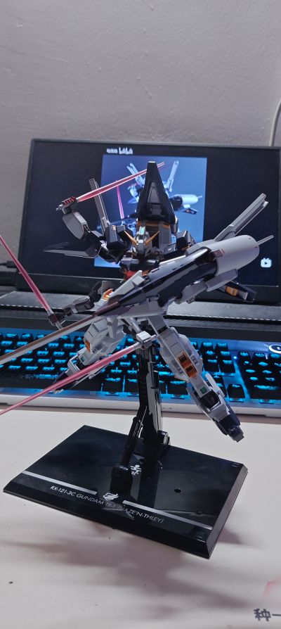 METAL ROBOT魂＜机动战士系列＞  TR-1高达[海瑟斯雷]