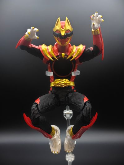 S.H.Figuarts 豪兽狼（首发专属战队指环配套版）