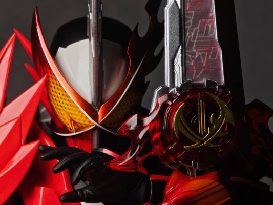 REAL ACTION HEROES 编号788 RAH GENESIS 假面骑士圣刃 勇气之龙