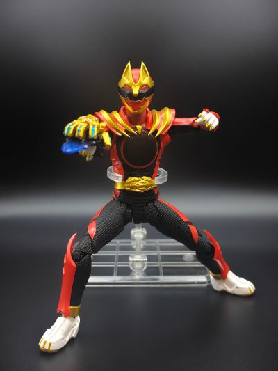 S.H.Figuarts 豪兽狼（首发专属战队指环配套版）