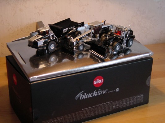 1822 Blackline 工程车辆套装