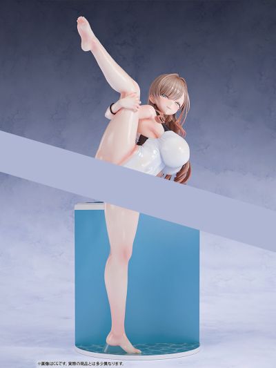 巨乳人妻和秘密的游泳室 布兰