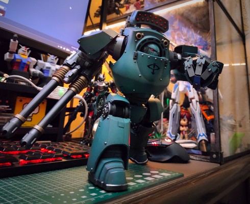 战锤:荷鲁斯叛乱 荷鲁斯之子 装备重力自动炮的蔑视者无畏机甲