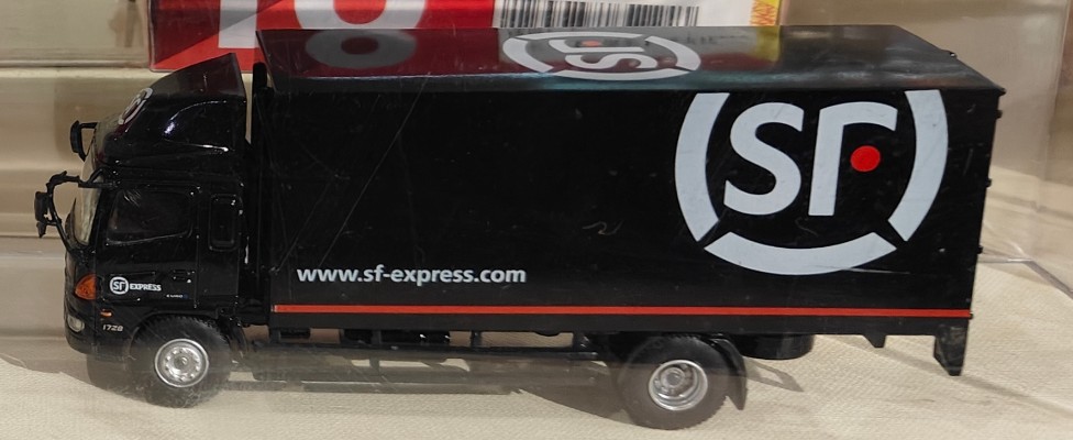 城市54 日野500箱式卡车；顺丰快递