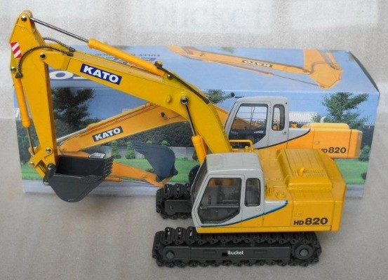 加藤HD820挖掘机
