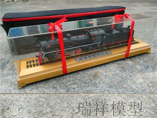 美标O比例 解放型2-8-2蒸汽机车火车#2102“八一号”静态
