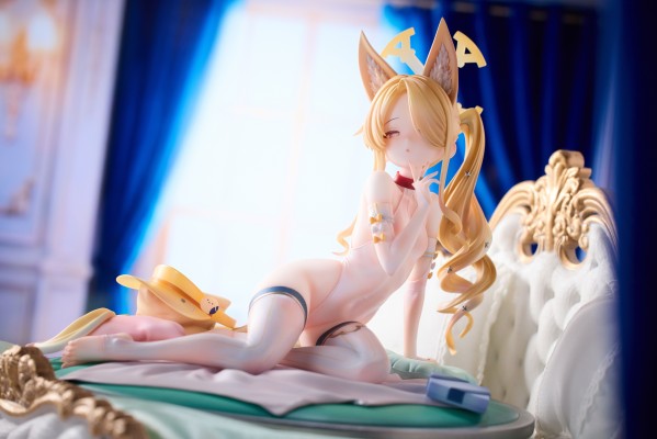 蔚蓝档案 一本好书 百合园圣娅