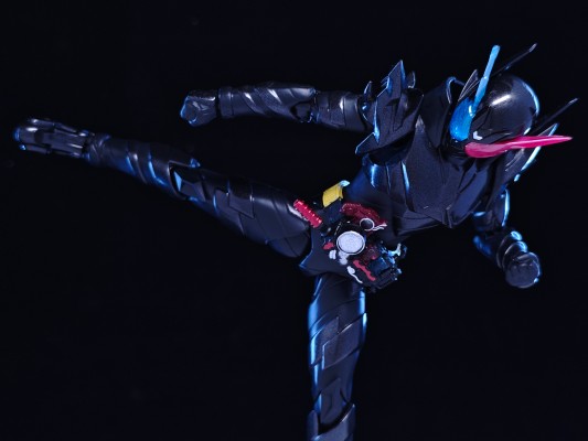 S.H.Figuarts 假面骑士创骑 兔子坦克危险形态 平成世代版