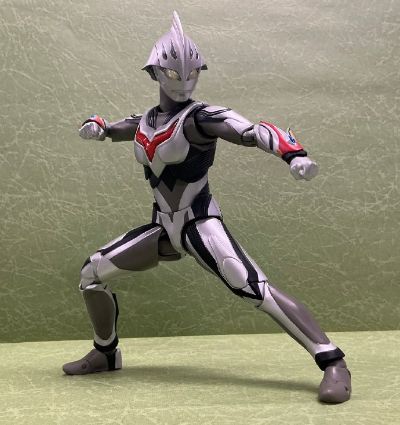 S.H.Figuarts 奈克赛斯奥特曼 幼年形态