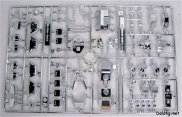 MG	机动战士高达0080 口袋里的战争 	RX-78NT-1 高达NT-1“艾利克斯” Metal Clear ver. 