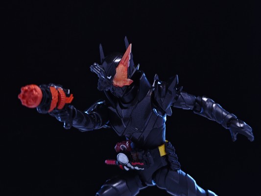 S.H.Figuarts 假面骑士创骑 兔子坦克危险形态 平成世代版