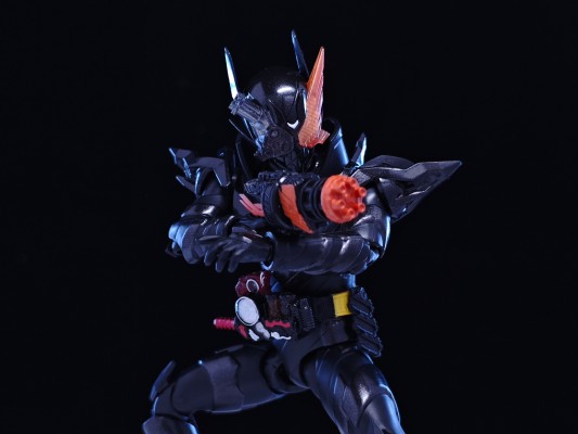 S.H.Figuarts 假面骑士创骑 兔子坦克危险形态 平成世代版