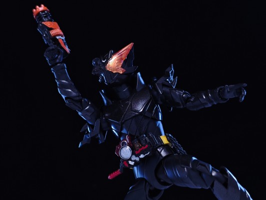 S.H.Figuarts 假面骑士创骑 兔子坦克危险形态 平成世代版