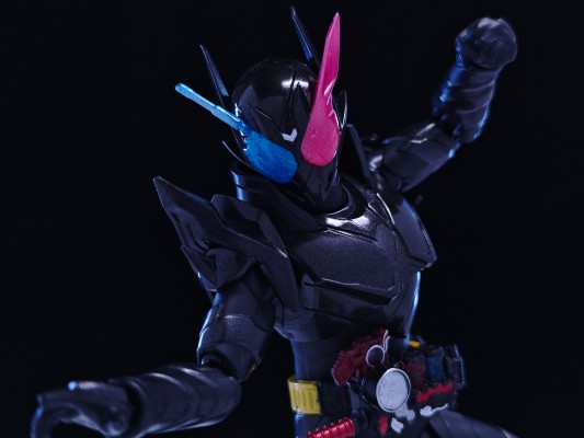 S.H.Figuarts 假面骑士创骑 兔子坦克危险形态 平成世代版