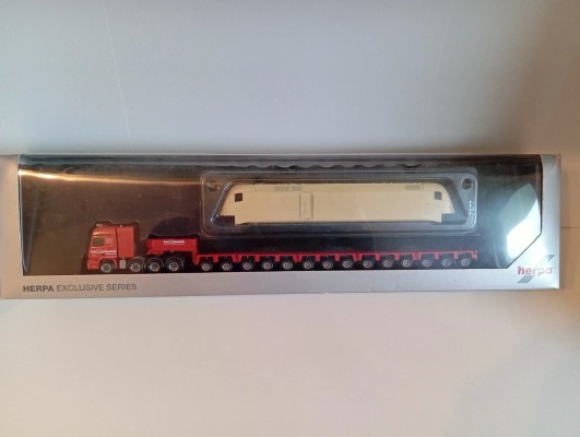 280341 梅赛德斯-奔驰Actros Titan8×4+金牛座机车外壳