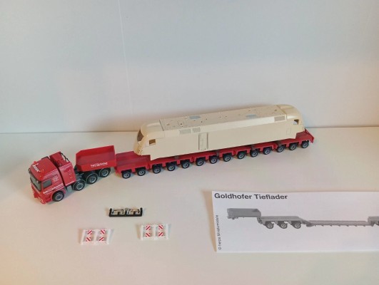 280341 梅赛德斯-奔驰Actros Titan8×4+金牛座机车外壳"Markewitsch"
