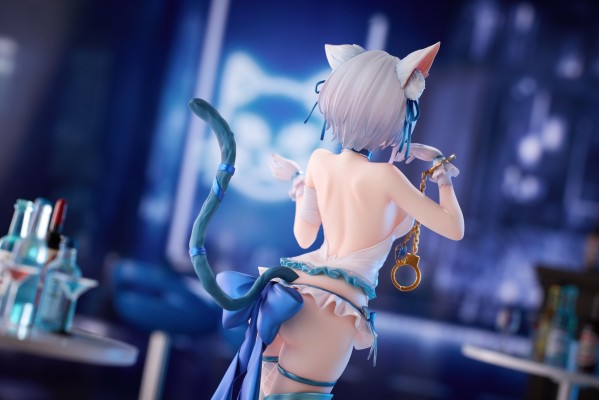 被束缚的猫-普蒂卡