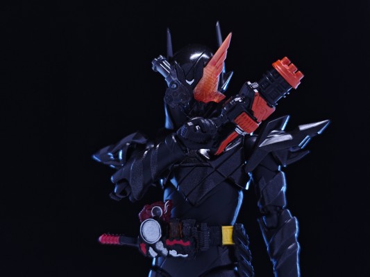 S.H.Figuarts 假面骑士创骑 兔子坦克危险形态 平成世代版