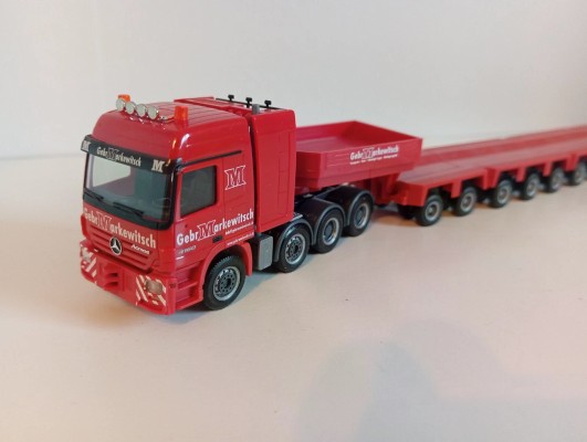 280341 梅赛德斯-奔驰Actros Titan8×4+金牛座机车外壳"Markewitsch"
