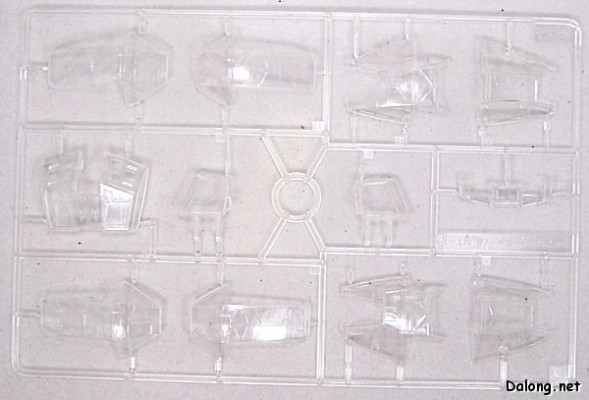 MG	机动战士高达0080 口袋里的战争 	RX-78NT-1 高达NT-1“艾利克斯” Metal Clear ver. 