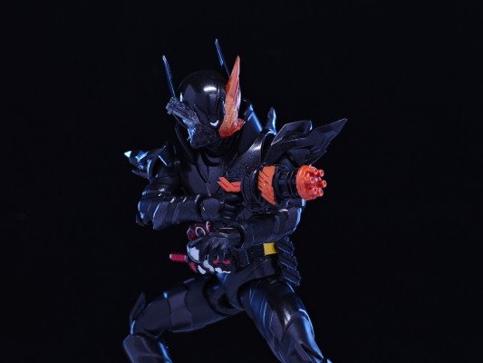 S.H.Figuarts 假面骑士创骑 兔子坦克危险形态 平成世代版