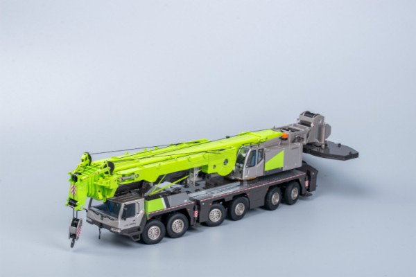 中联ZAT3000履带式起重机