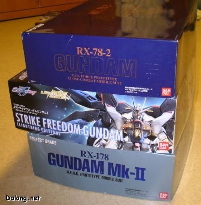 1/60 强袭自由高达 发光版